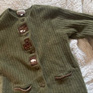 Adorable 100% wool cardigan with sheeps